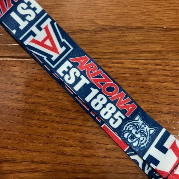 New Arizona Wildcats lanyard - Picture 2 of 4